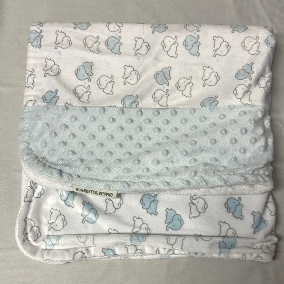 Blankets & Beyond - Blue and White Elephant Patterned Blanket with Minky Texture - Picture 1 of 3